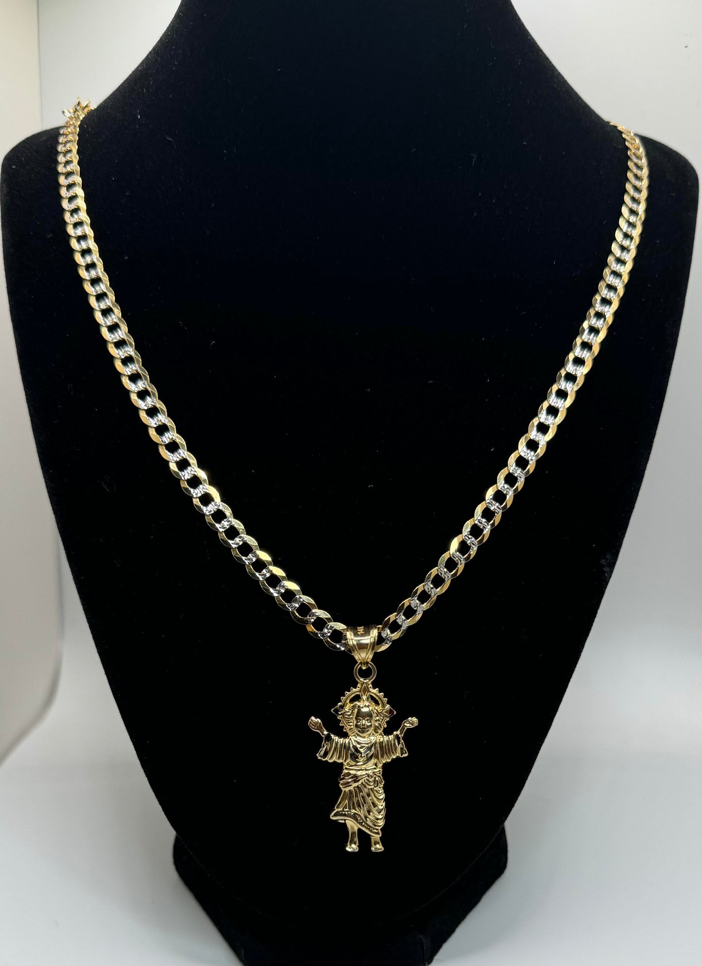 Cuban link chain 2 tone with Divino Nino pendant