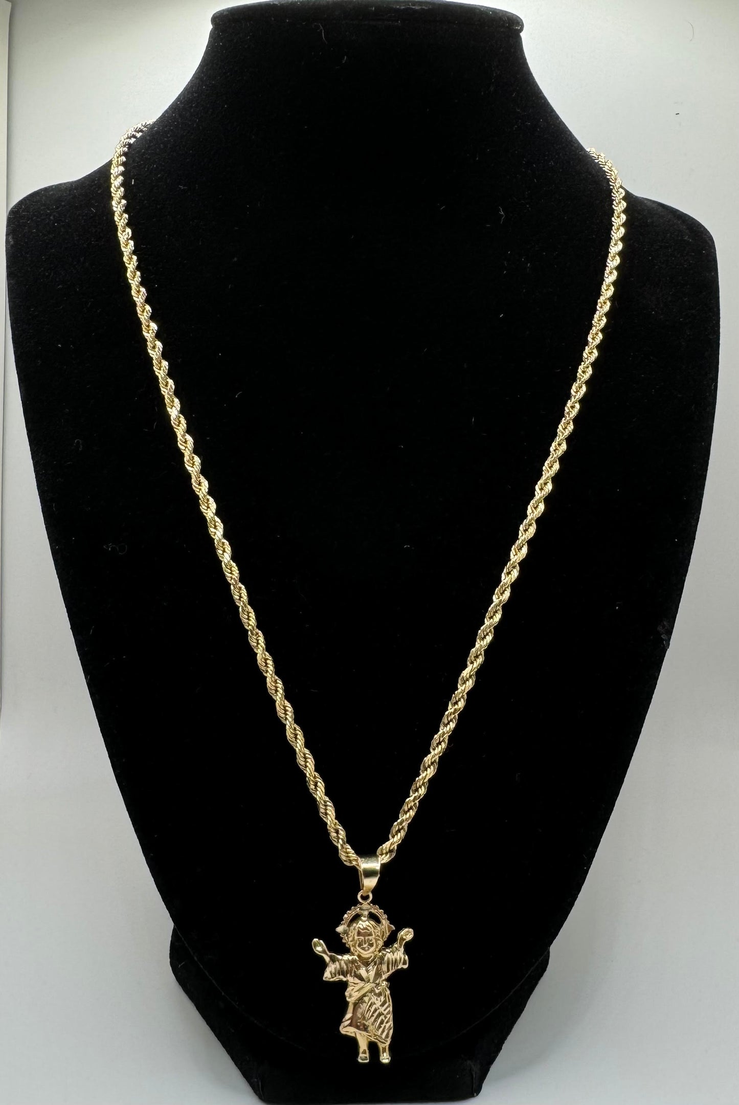 Rope chain link with Divino Nino pendant