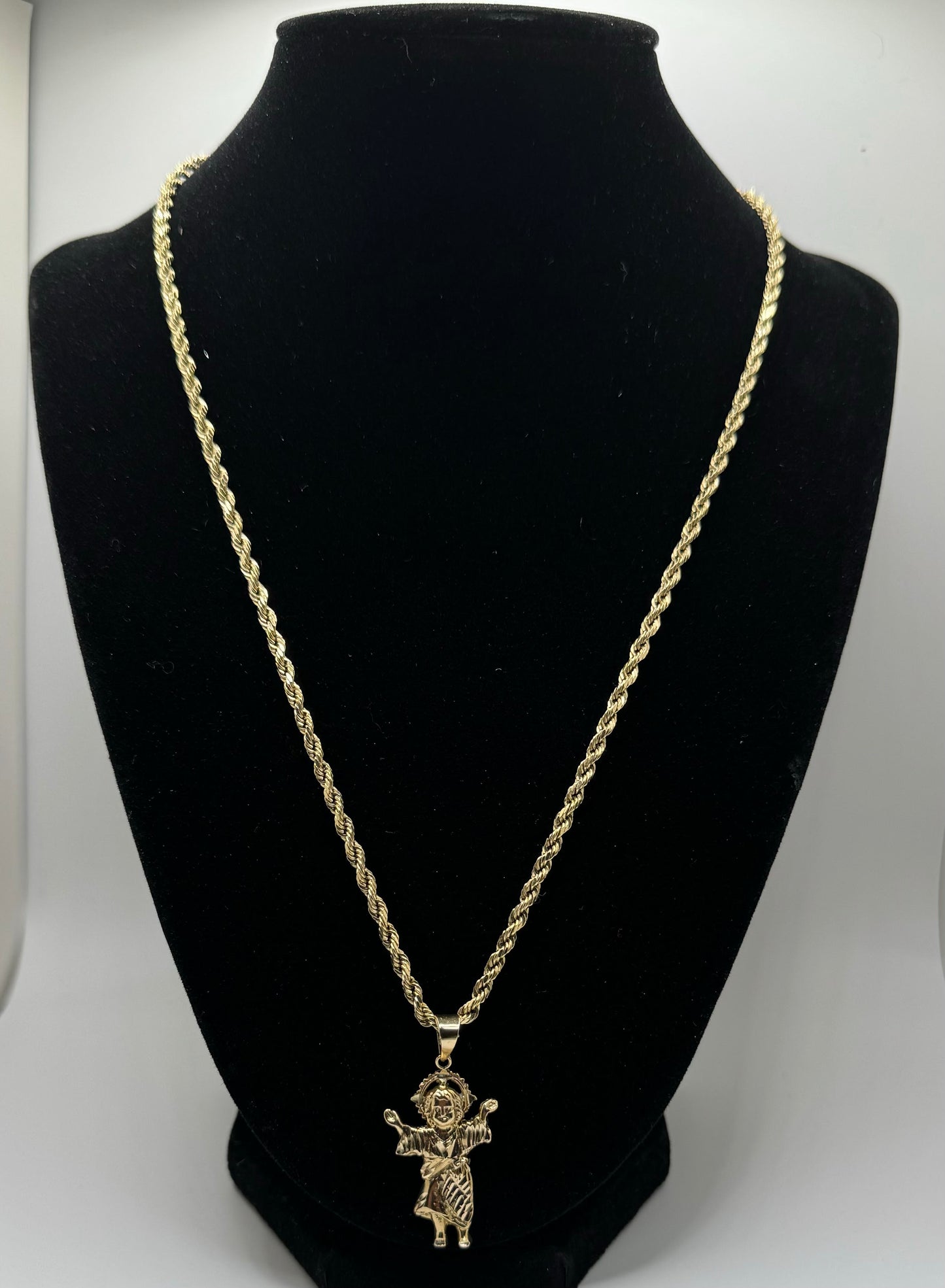 Rope chain link with Divino Nino pendant