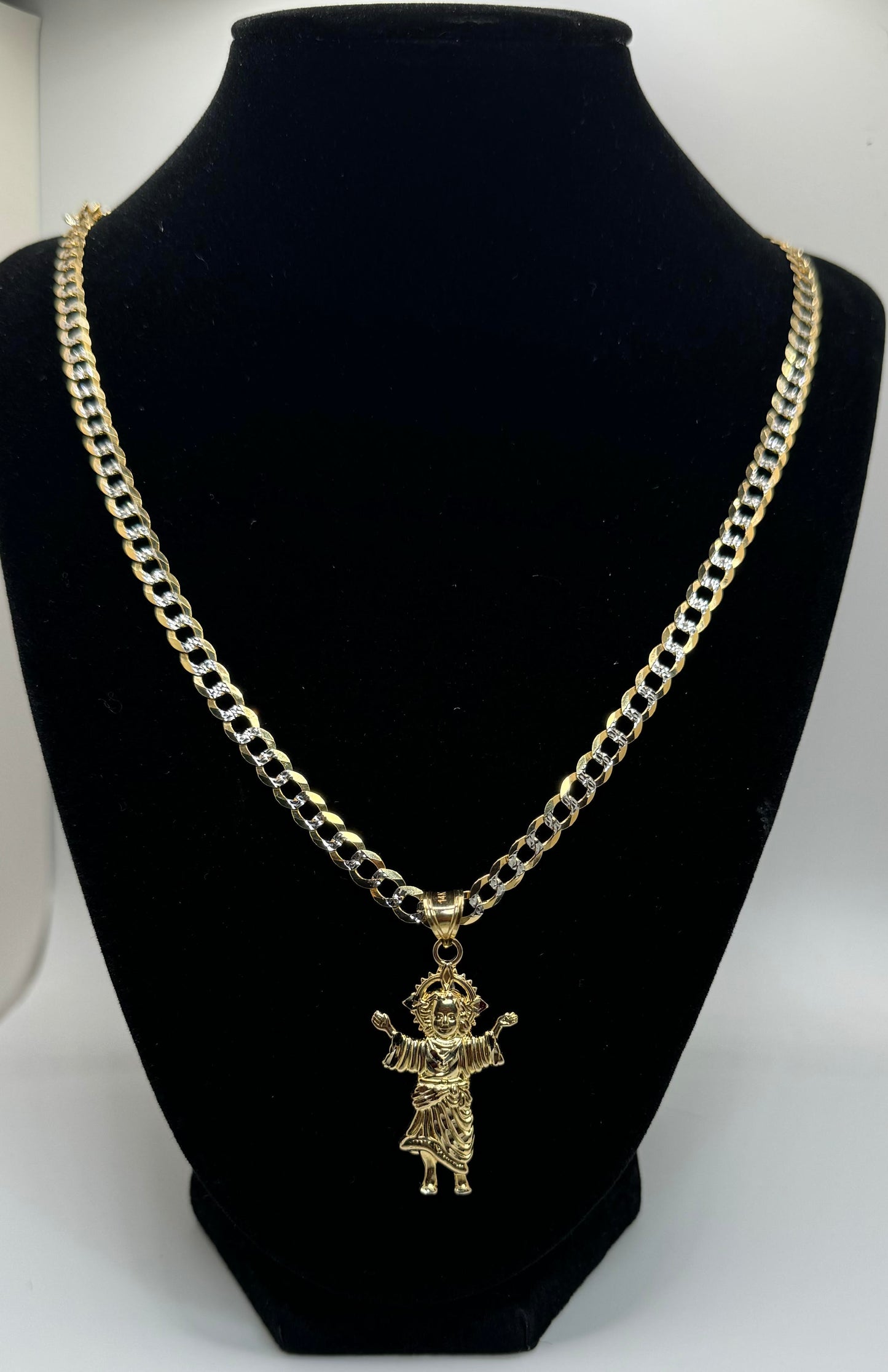 Cuban link chain 2 tone with Divino Nino pendant